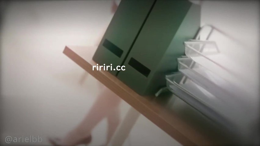 看著极度苦恼的病人女医师忍不住亲自为他检查